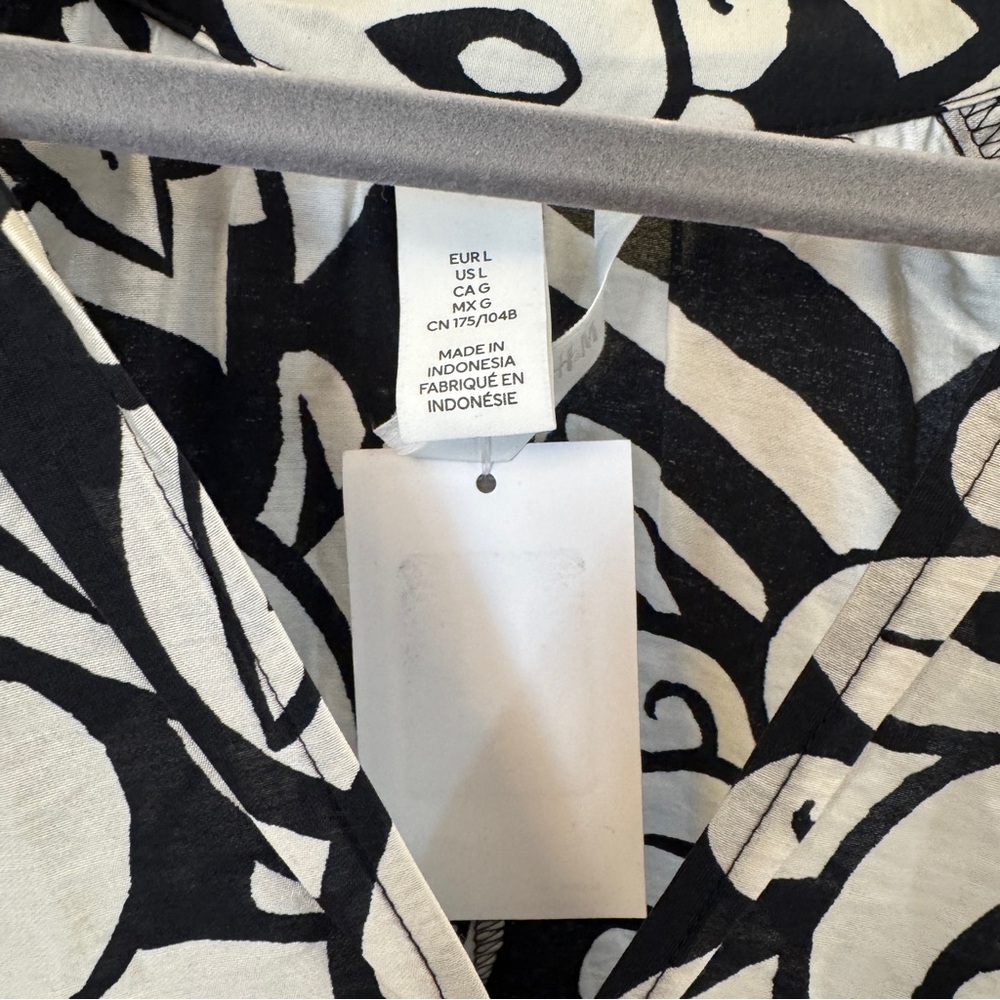 H&M Black/Tan Floral Patterned Dress Size Large - Picture 8 of 8